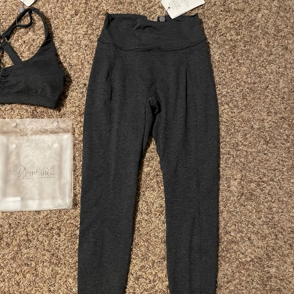 SOLD Bombshell Sportswear Leggings & Bra Set Large - Picture 7 of 11